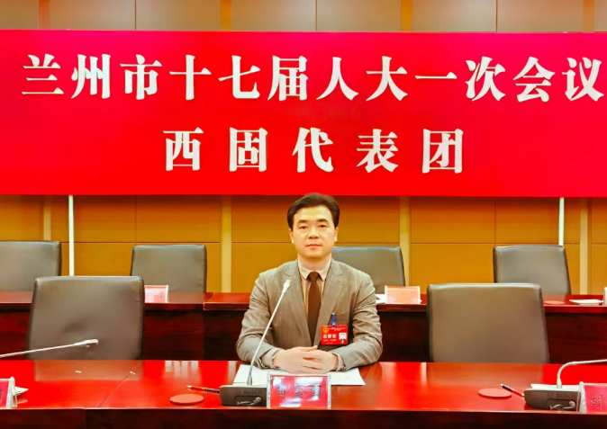 兰州市第十七届人大一次会议隆重开幕，甘肃省委常委、兰州市委书记朱天舒出席了大会，甘肃尊龙官方实业集团董事长肖金国参加了本次会议！